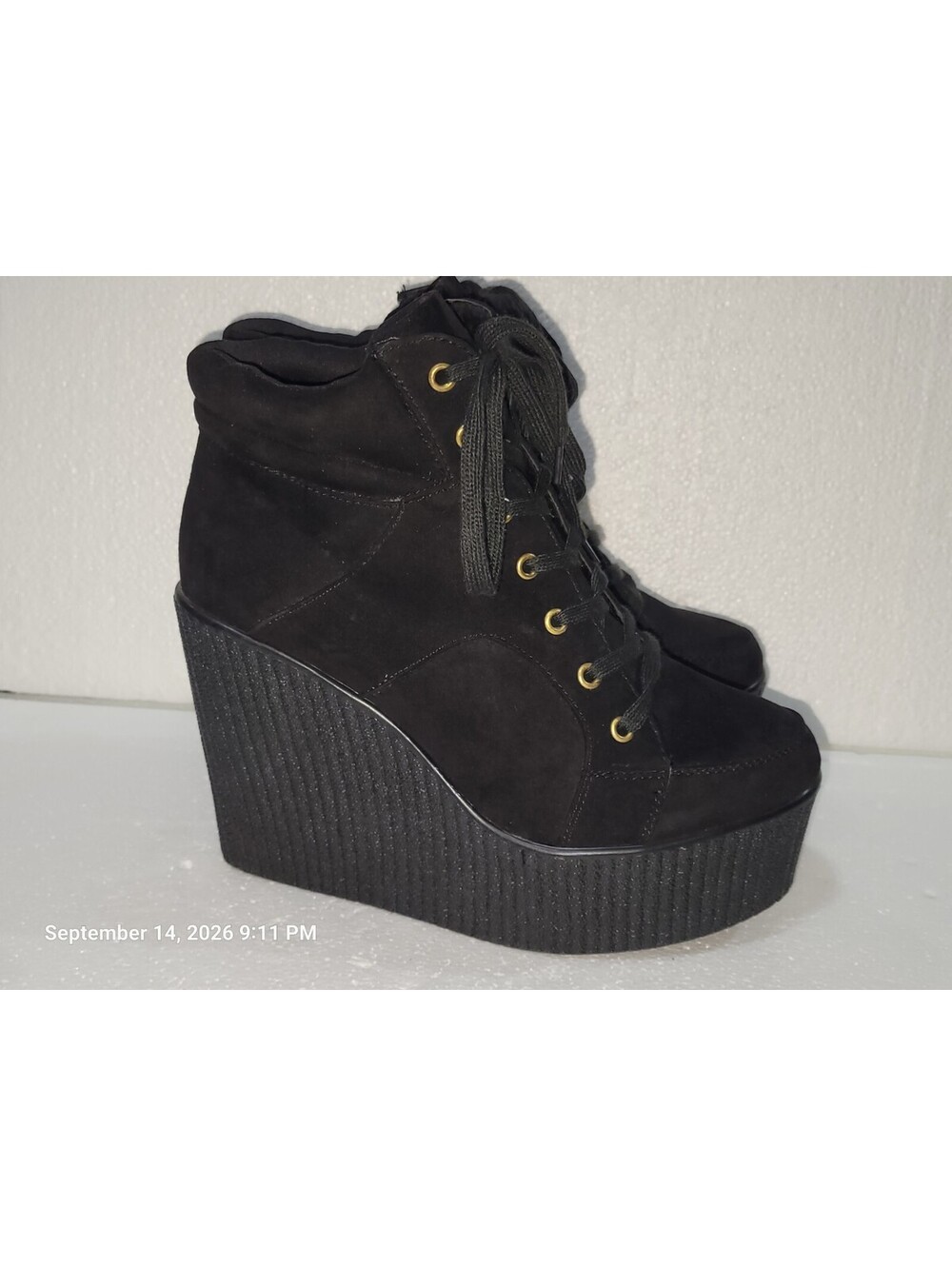Forever 21 Black Faux Suede Lace-Up Wedge Ankle Boots Size 10 - NEW